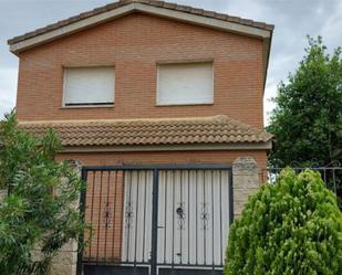 Vista exterior de Pis en venda en Pinseque amb Terrassa i Piscina