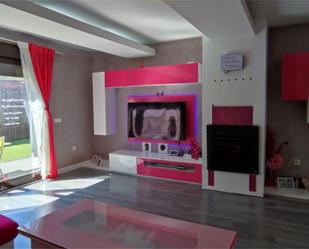Sala d'estar de Casa o xalet en venda en Carabaña amb Terrassa i Balcó
