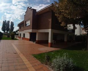 Vista exterior de Casa o xalet en venda en Heras de Ayuso amb Terrassa