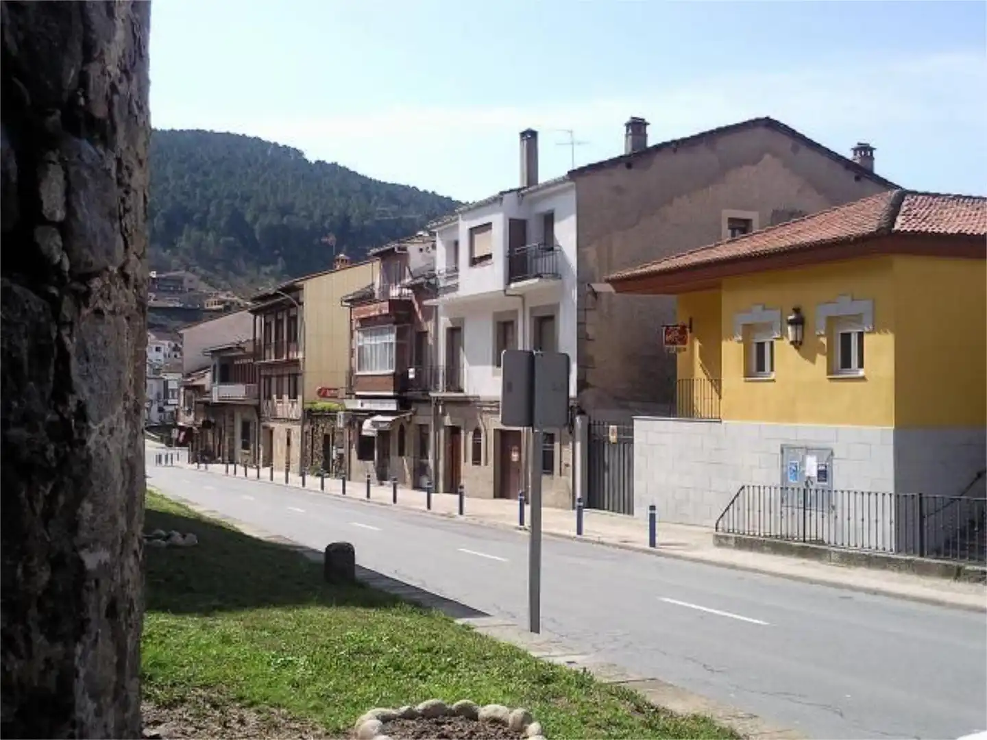 Piso en venta en Carretera Candeleda, 12, Arenas de San Pedro Vista exterior de Piso en venta en Arenas de San Pedro con Calefacción, Terraza y Amueblado