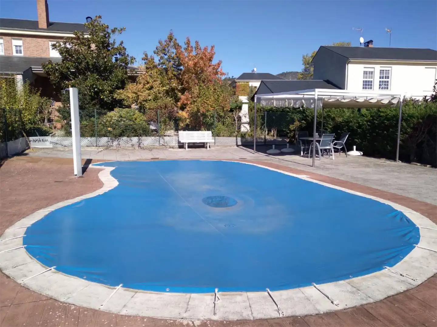 Piscina de Casa o chalet en venta en Villafranca del Bierzo con Calefacción, Jardín privado y Parquet