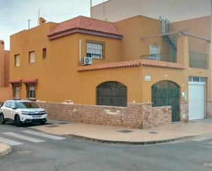 Exterior view of Duplex for sale in  Almería Capital