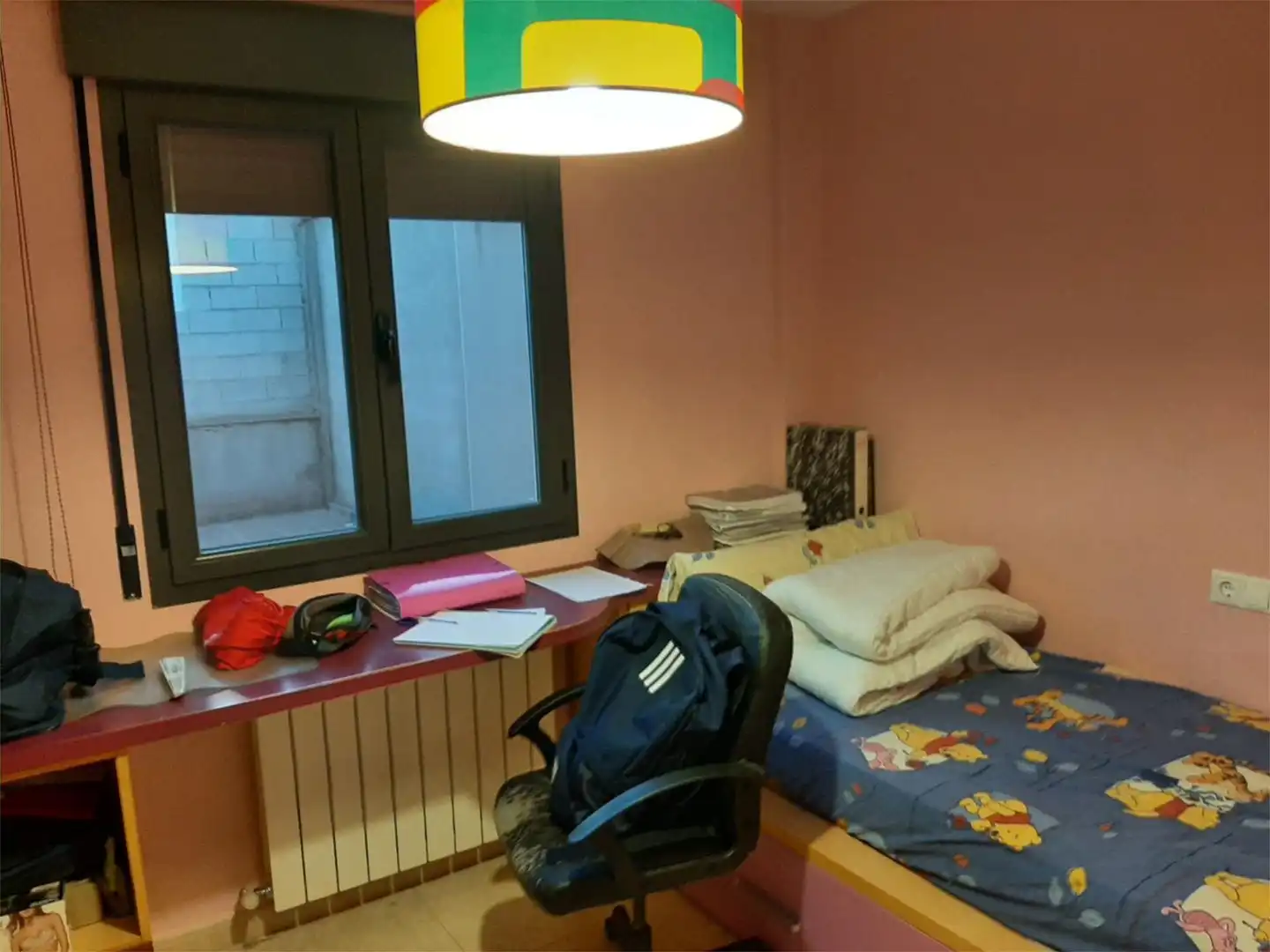 Casa adosada en venda a Ronda Levante, 22, Almuniente Dormitori de Casa adosada en venda en Almuniente amb Calefacció i Moblat