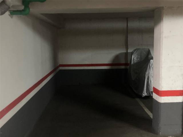 Garaje en Venta en Calle de Santa Catalina de Labouré, 2 en Opañel