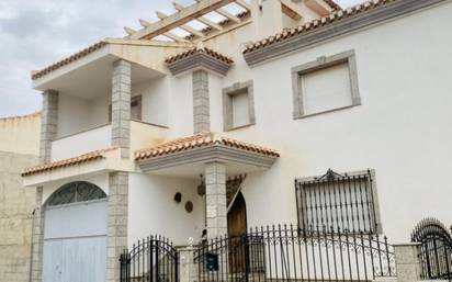 Casa adosada en alquiler en huéscar