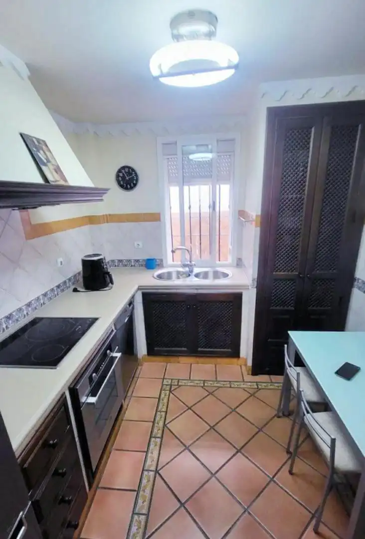 Cuina de Casa adosada en venda en Écija amb Aire condicionat, Terrassa i Traster