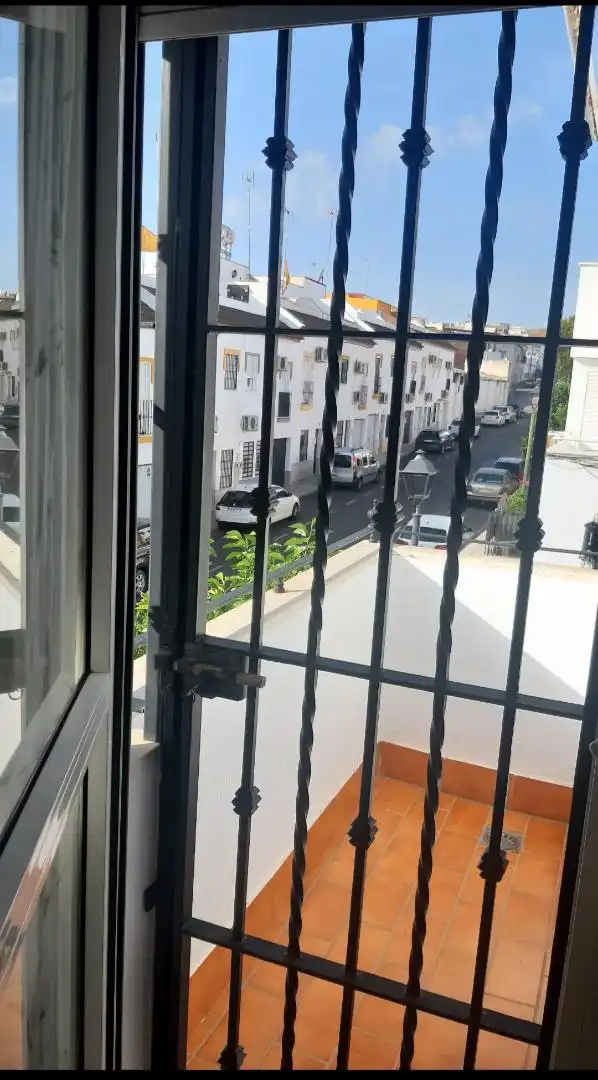 Vista exterior de Casa adosada en venda en Écija amb Aire condicionat, Terrassa i Traster