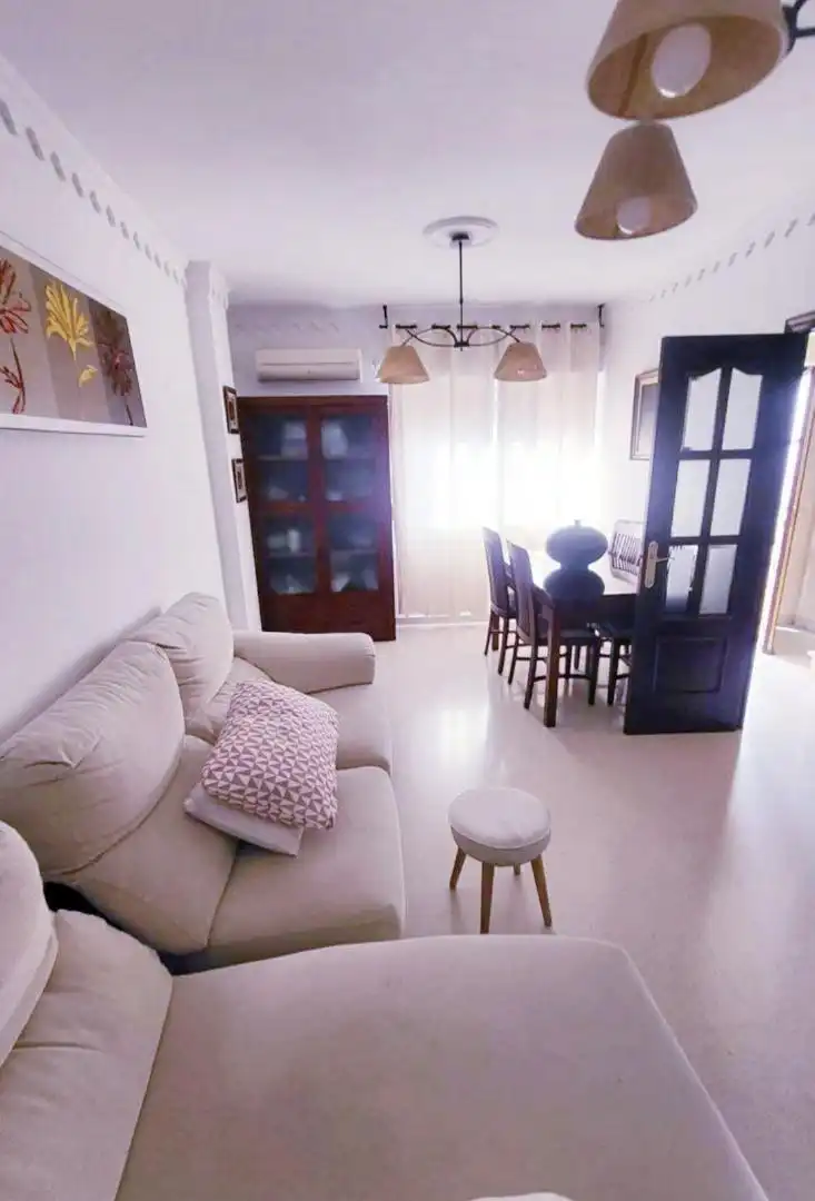 Sala d'estar de Casa adosada en venda en Écija amb Aire condicionat, Terrassa i Traster
