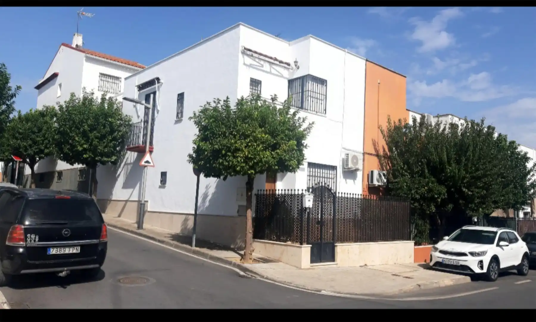 Vista exterior de Casa adosada en venda en Écija amb Aire condicionat, Terrassa i Traster