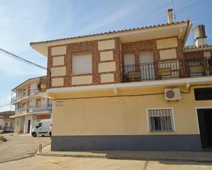 Vista exterior de Casa adosada en venda en Alcaudete de la Jara amb Aire condicionat, Terrassa i Balcó