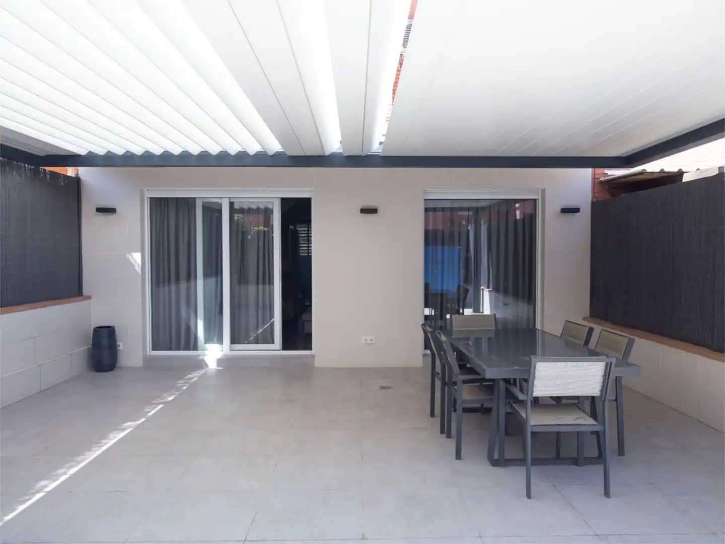 Casa adosada en venta en Aravaca Terraza de Casa adosada en venta en Madrid Capital con Aire acondicionado y Piscina
