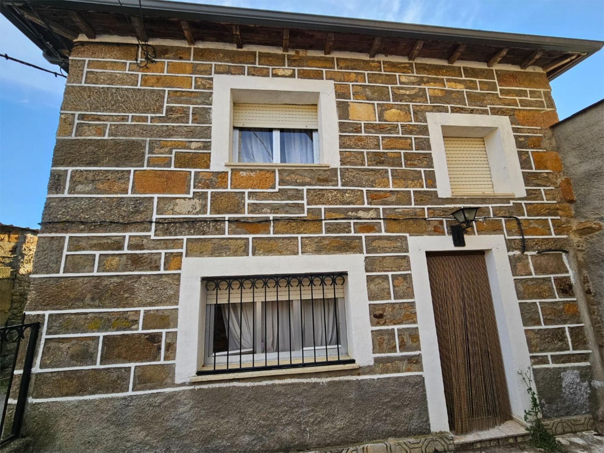 Außenansicht von Wohnung zum verkauf in Palacios de Sanabria mit Möbliert