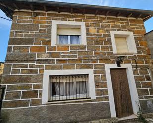 Vista exterior de Casa adosada en venda en Palacios de Sanabria amb Moblat