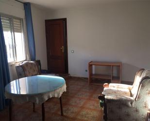 Living room of Flat for sale in Helechosa de los Montes  with Air Conditioner, Terrace and Balcony