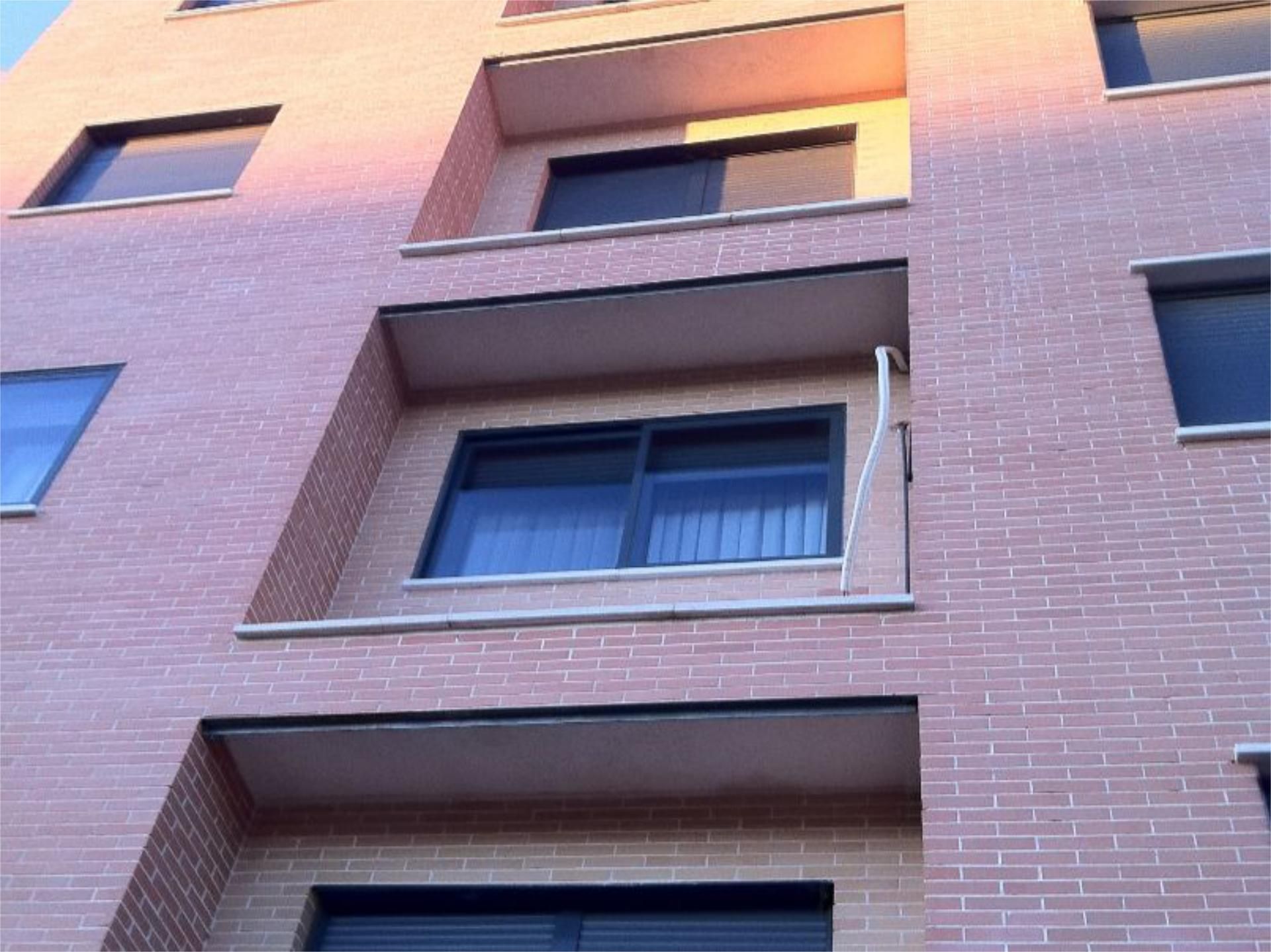 Vista exterior de Pis en venda en Ciudad Real Capital amb Calefacció, Jardí privat i Parquet