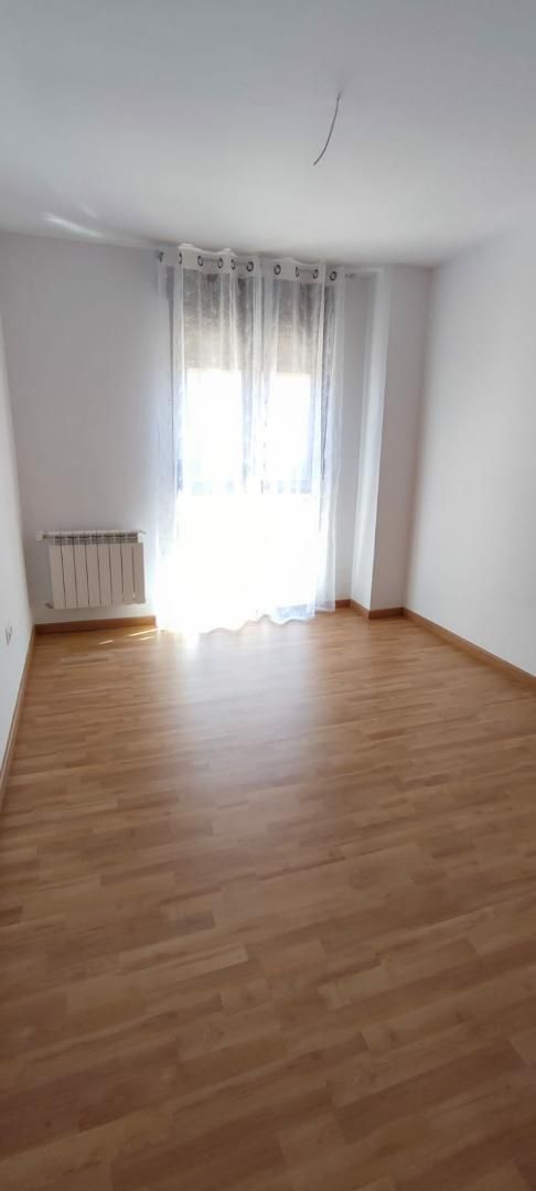 Bedroom of Duplex for sale in Mora  with Heating, Parquet flooring and Storage room