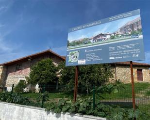 Vista exterior de Pis en venda en Berango amb Terrassa i Piscina
