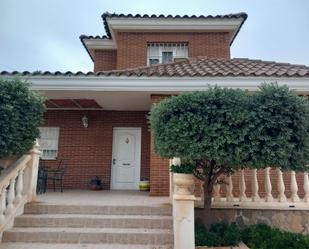 Vista exterior de Casa o xalet en venda en San Vicente del Raspeig / Sant Vicent del Raspeig amb Jardí privat, Terrassa i Traster