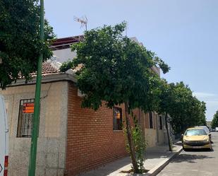 Vista exterior de Casa adosada en venda en  Córdoba Capital amb Aire condicionat, Terrassa i Balcó