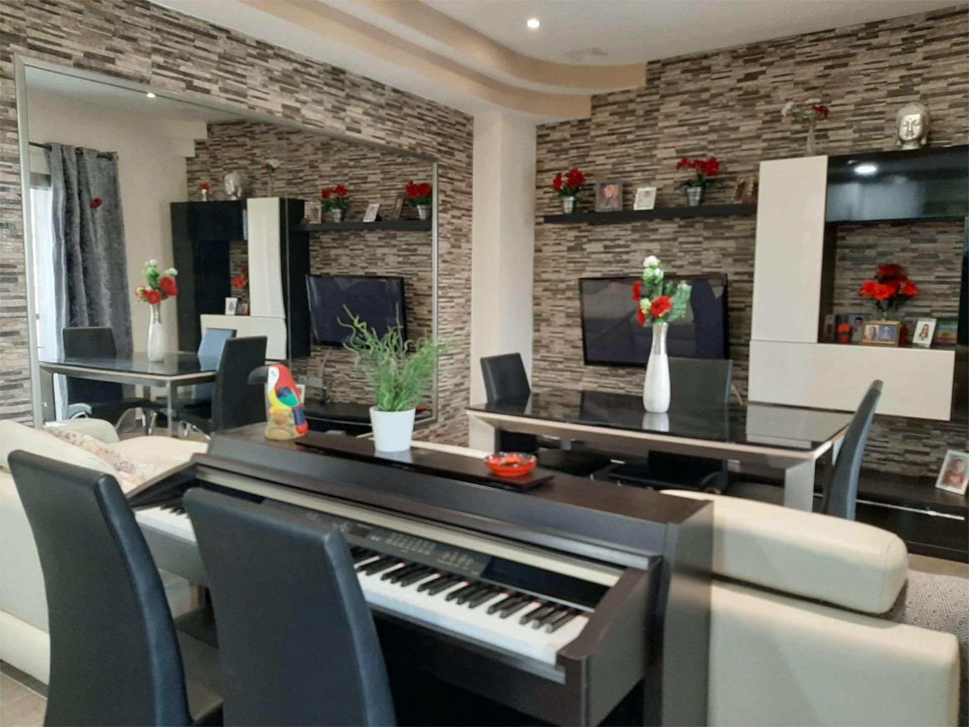 Living room of Flat for sale in Villamartín  with Air Conditioner, Terrace and Balcony