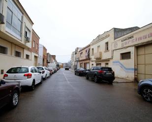 Exterior view of Single-family semi-detached for sale in Badajoz Capital  with Air Conditioner, Terrace and Balcony