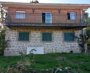 Exterior view of House or chalet for sale in Navarrevisca  with Balcony