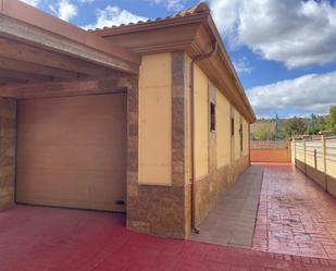 Vista exterior de Casa o xalet en venda en Villamañán amb Jardí privat, Parquet i Terrassa