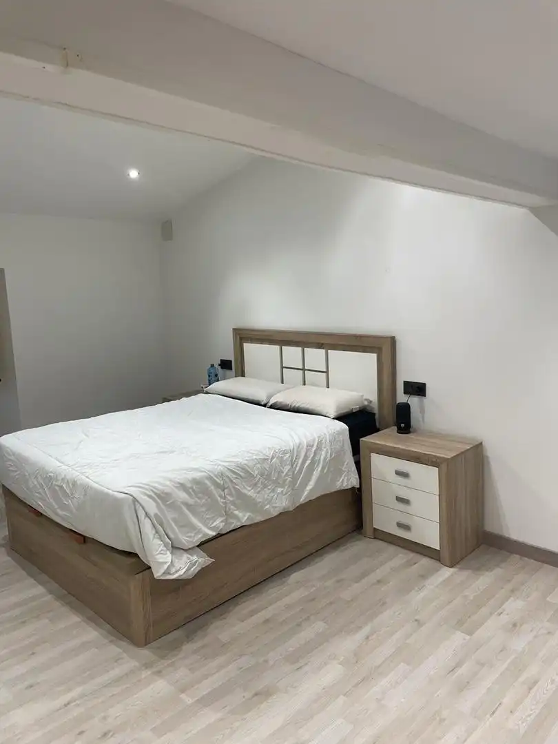 Habitación de Casa adosada en venta en Santiago de Compostela  con Calefacción, Parquet y Trastero