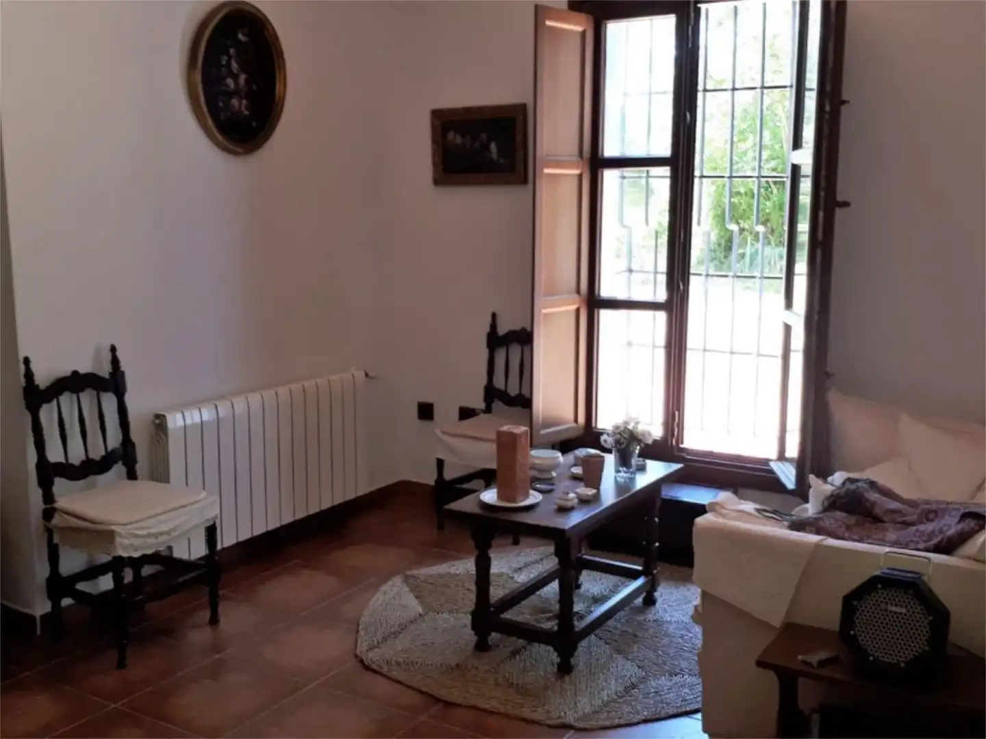 Country house zum Verkauf in Casares pueblo Wohnzimmer von Country house zum Verkauf in Casares mit Terrasse