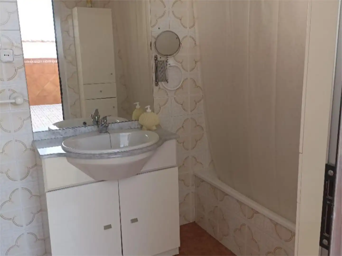 Badezimmer von Einfamilien-Reihenhaus zum Verkauf in Viso del Marqués mit Klimaanlage und Möbliert