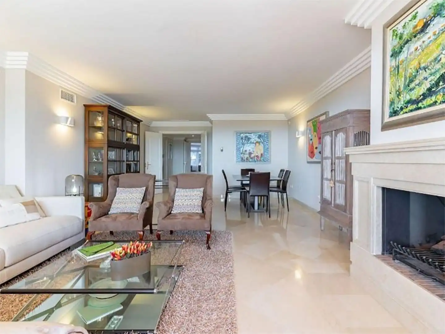 Ático en venta en Avenida de Manolete, Nueva Andalucía centro Sala de estar de Ático en venta en Marbella con Aire acondicionado, Calefacción y Jardín privado