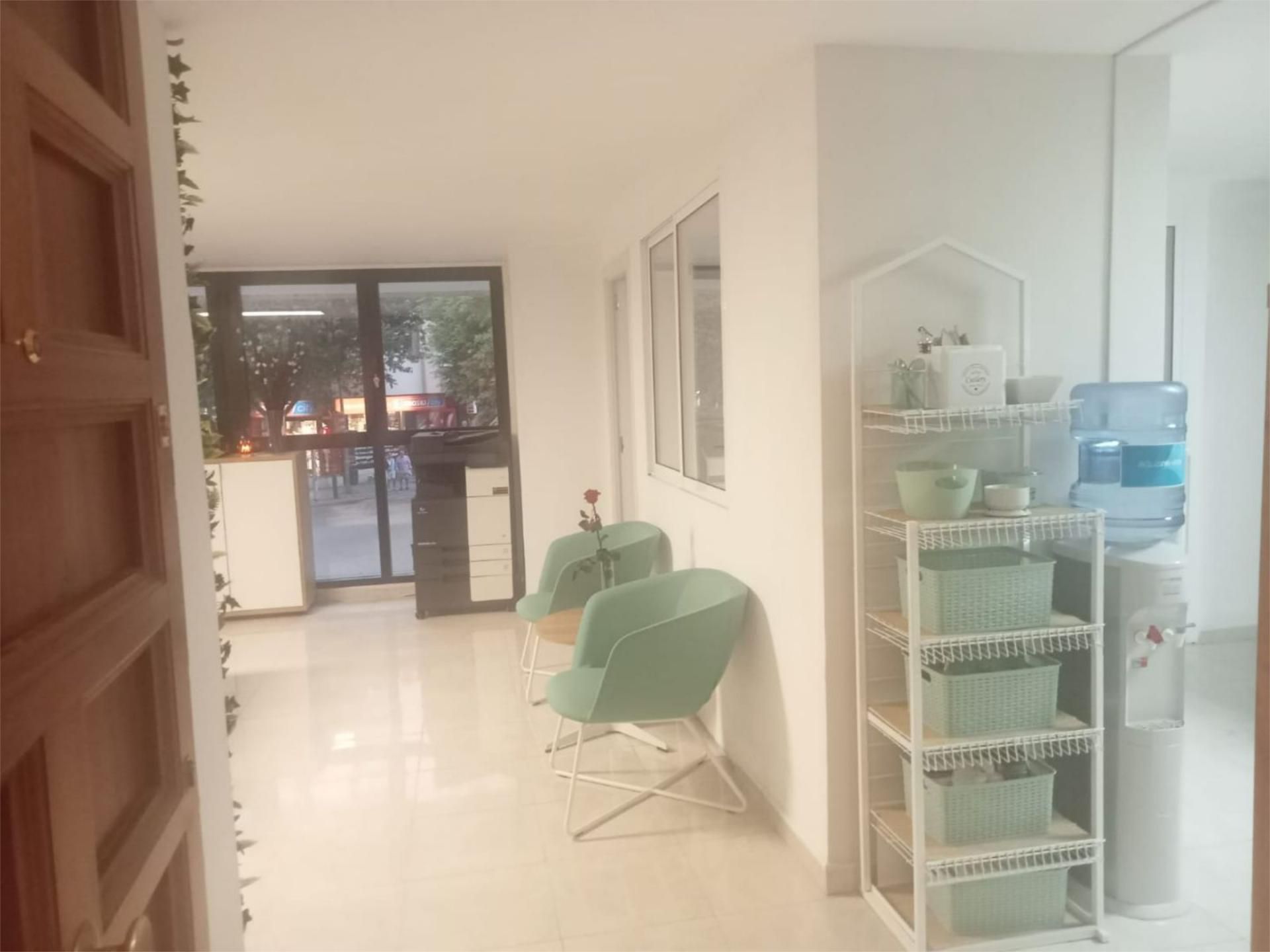 Oficina de lloguer a Carrer de Simó Ballester, Camp d'en Serralta