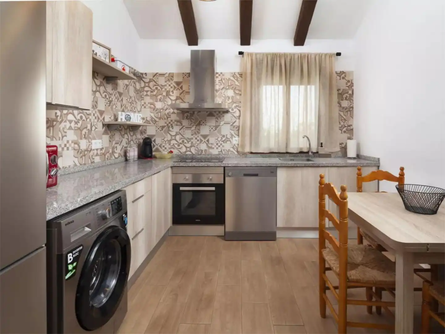 Wohnung zur Miete in Cútar Küche von Wohnung zur Miete in Cútar mit Klimaanlage, Heizung und Privatgarten