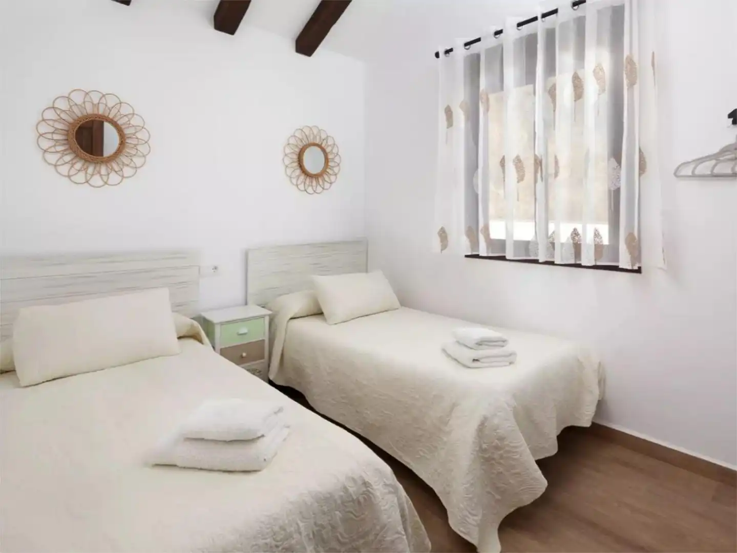 Wohnung zur Miete in Cútar Schlafzimmer von Wohnung zur Miete in Cútar mit Klimaanlage, Heizung und Privatgarten
