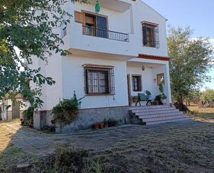 Vista exterior de Casa o xalet en venda en Villanueva del Duque amb Terrassa, Piscina i Balcó