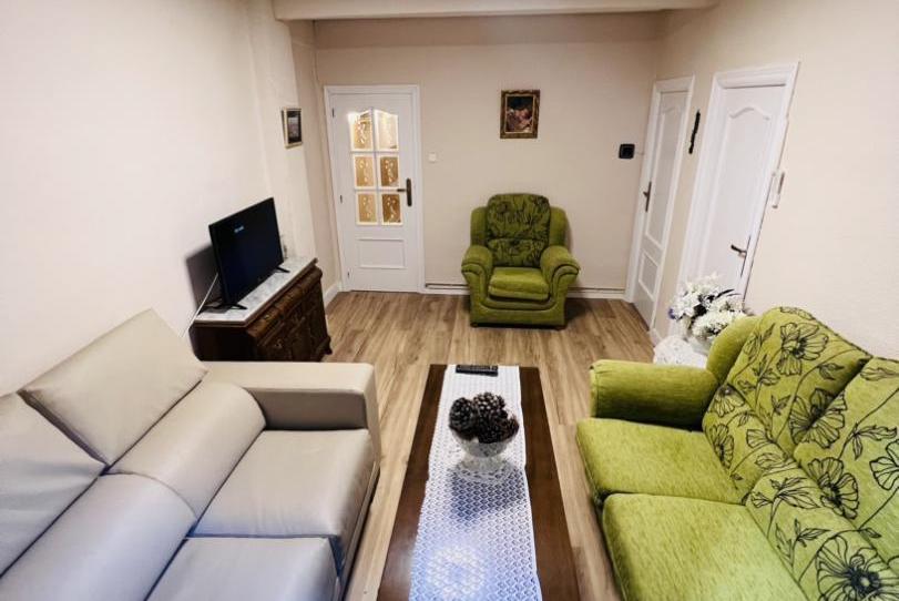 Photo 1 of Flat to share in Calle del Hornija, 10, Delicias, Valladolid