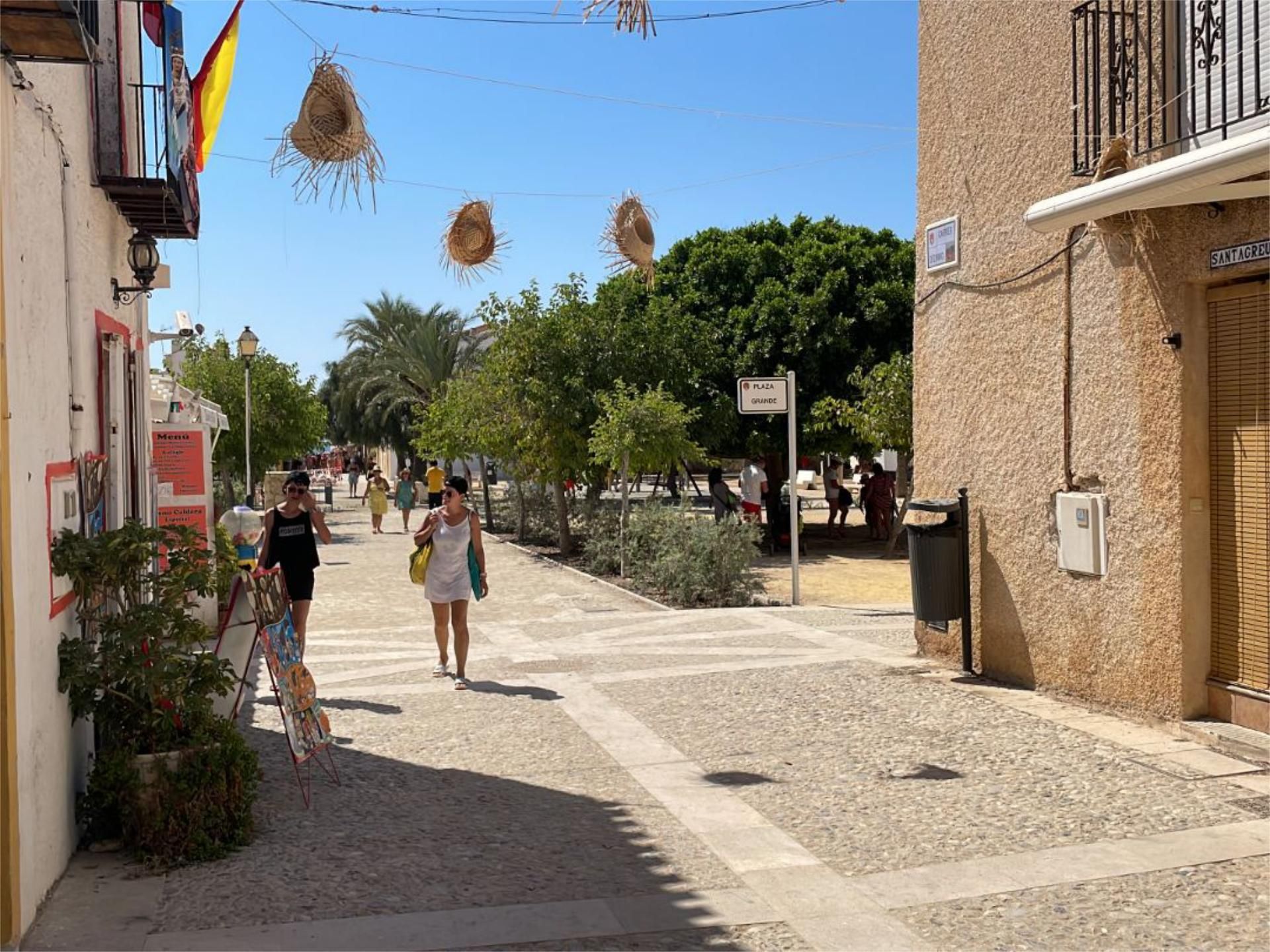 Vista exterior de Casa adosada en venda en Alicante / Alacant amb Terrassa, Moblat i Balcó