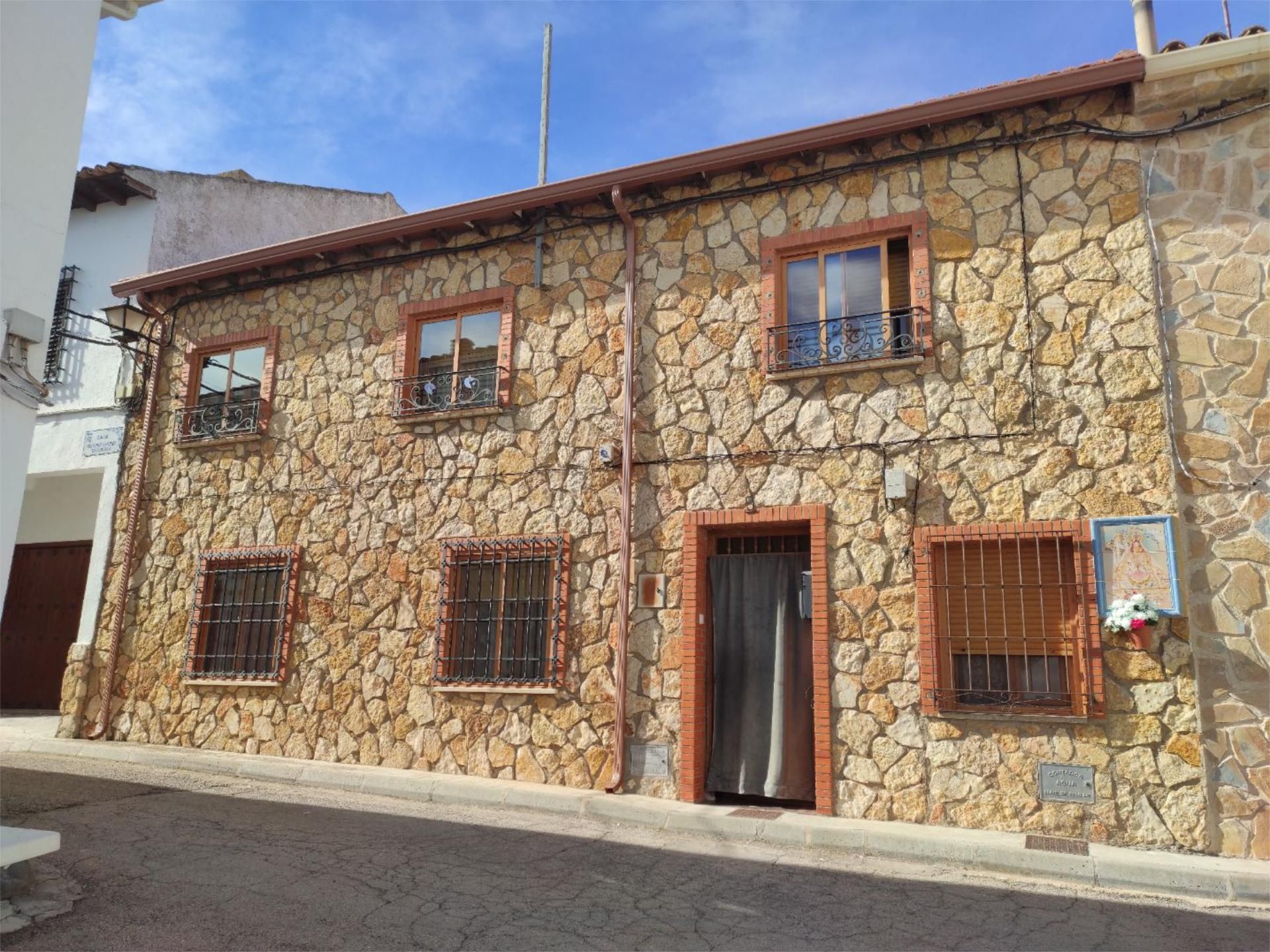 Vista exterior de Finca rústica en venda en Belmonte amb Terrassa