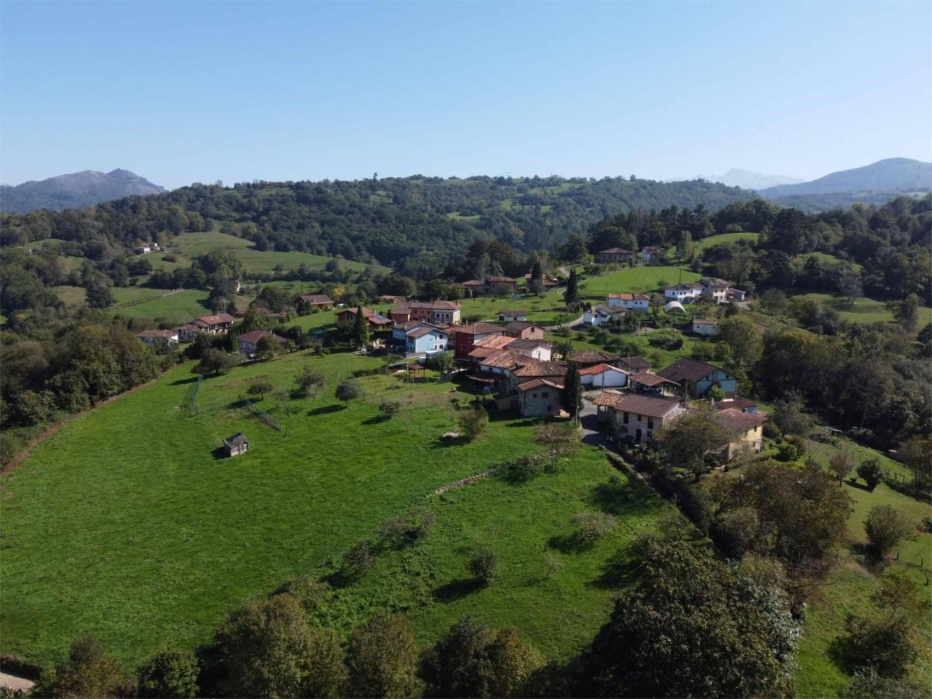 Vista exterior de Casa o xalet en venda en Parres amb Calefacció i Terrassa