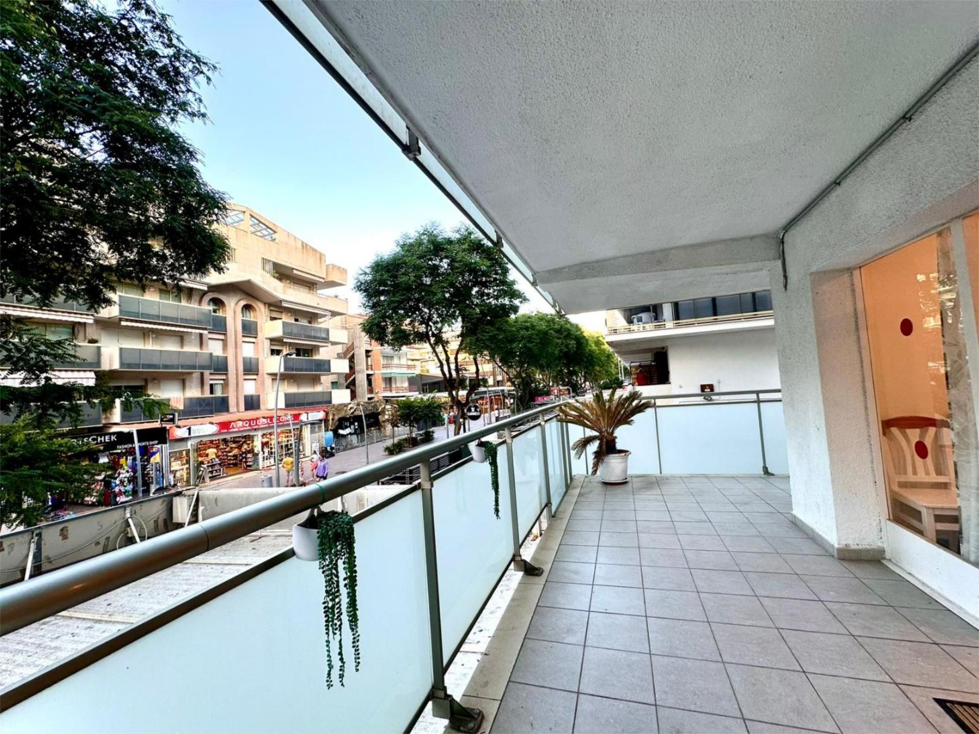 Vista exterior de Pis en venda en Salou amb Aire condicionat, Terrassa i Balcó