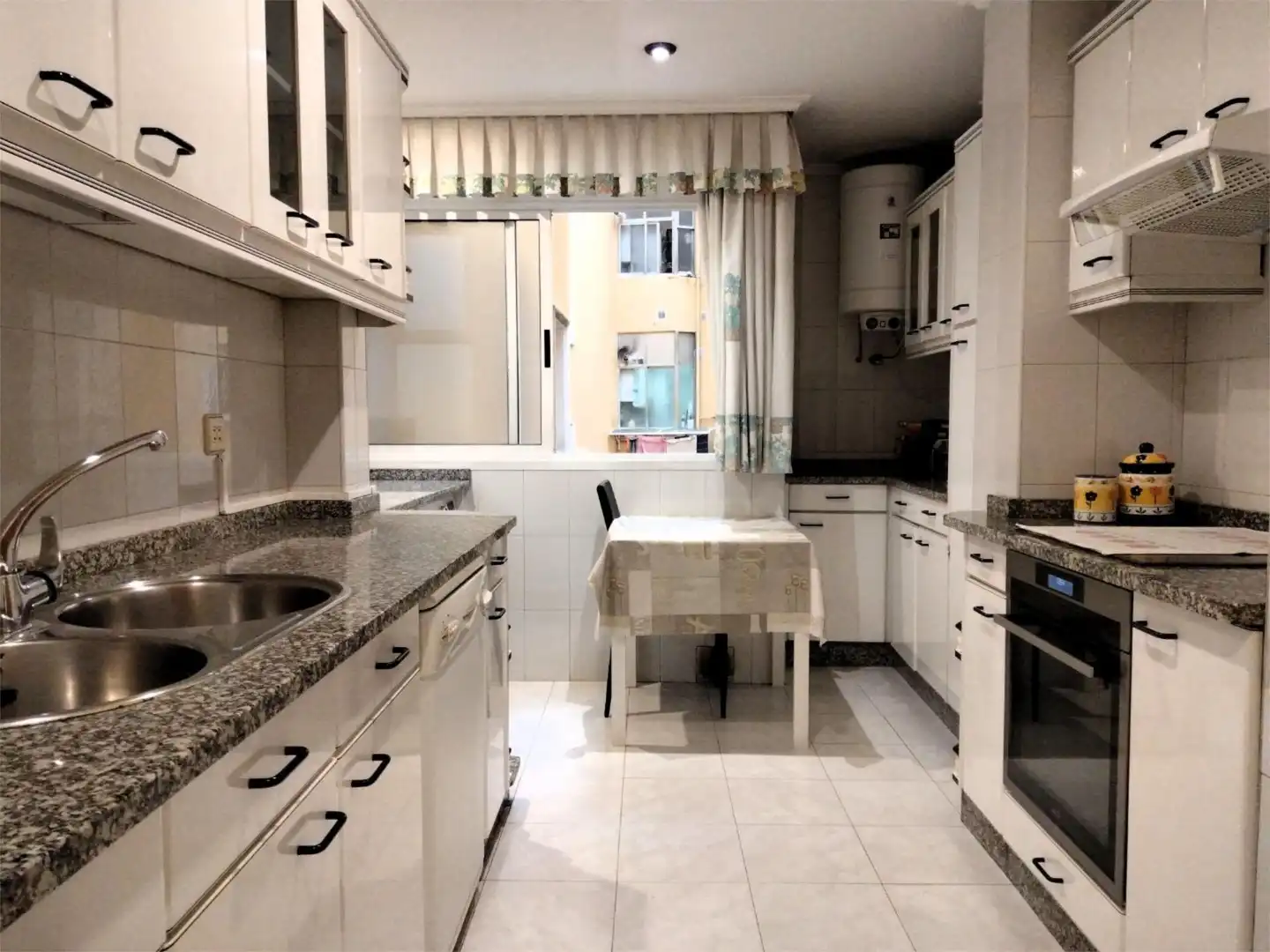 Flat for sale in Rúa de Urzaiz, 91, Fátima Kitchen of Flat for sale in Vigo with Terrace