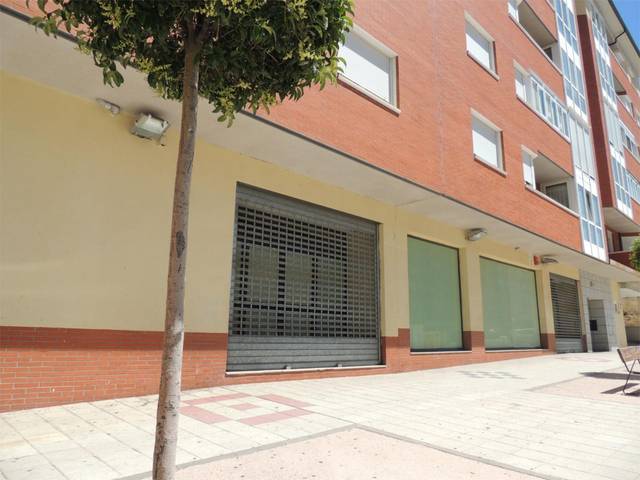 Local comercial en Alquiler en Calle Agustín Rodríguez Sahagún, 11 en Universidad