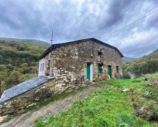 Vista exterior de Casa o xalet en venda en Vega de Valcarce