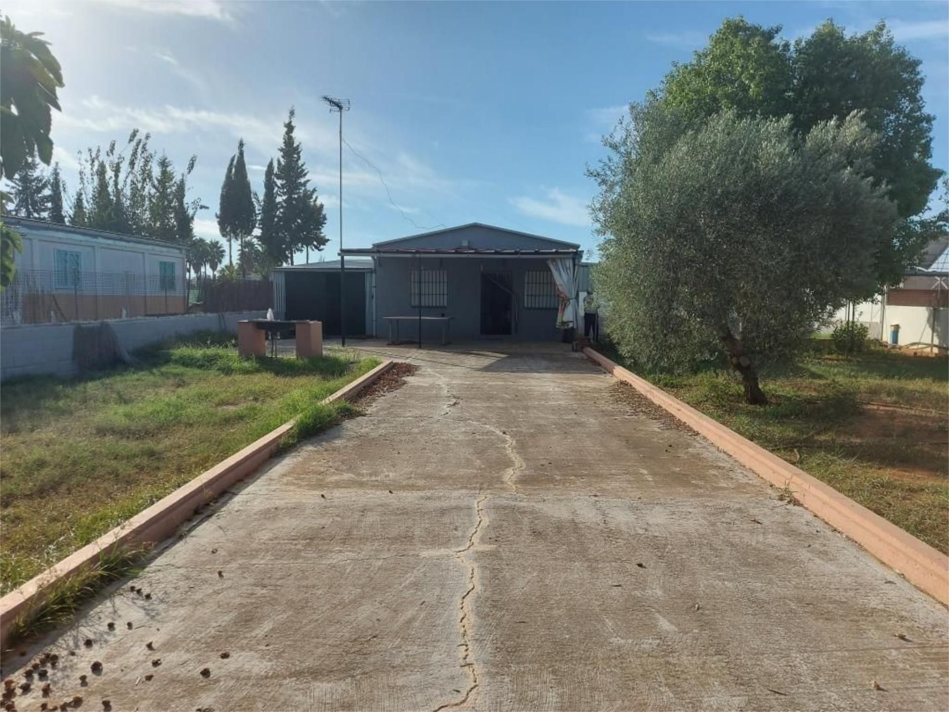 Vista exterior de Finca rústica en venda en Utrera amb Jardí privat, Terrassa i Moblat