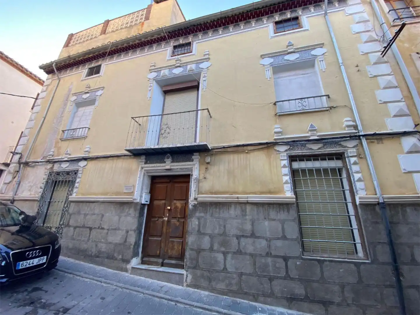 Außenansicht von Einfamilien-Reihenhaus zum Verkauf in Caravaca de la Cruz mit Terrasse und Balkon