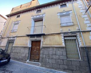 Vista exterior de Casa adosada en venda en Caravaca de la Cruz amb Terrassa i Balcó