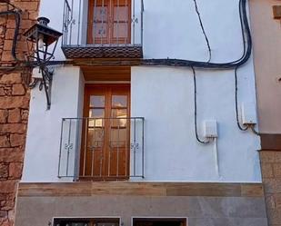 Vista exterior de Casa adosada en venda en Mora de Rubielos