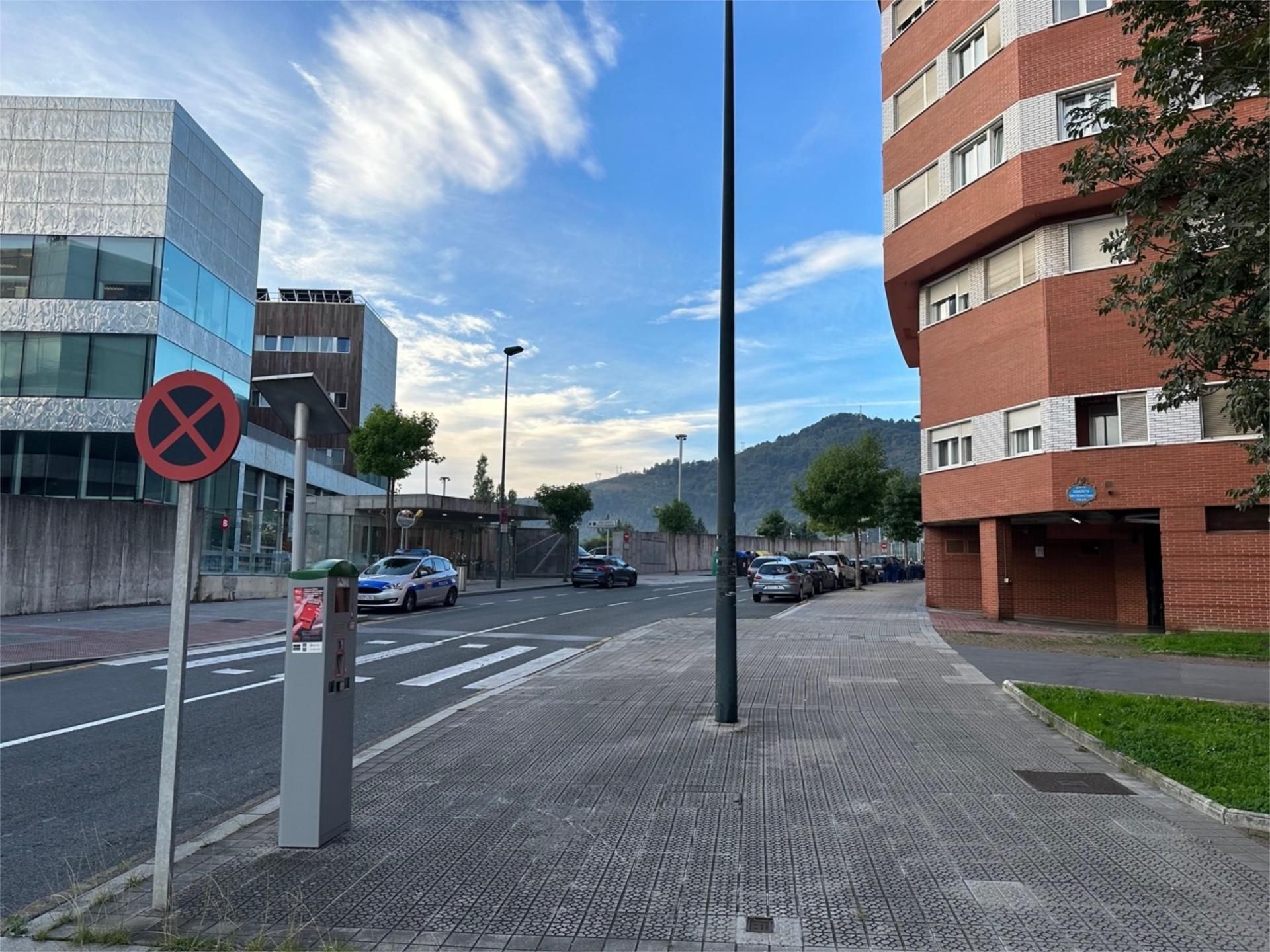 Vista exterior de Garatge en venda en Bilbao 
