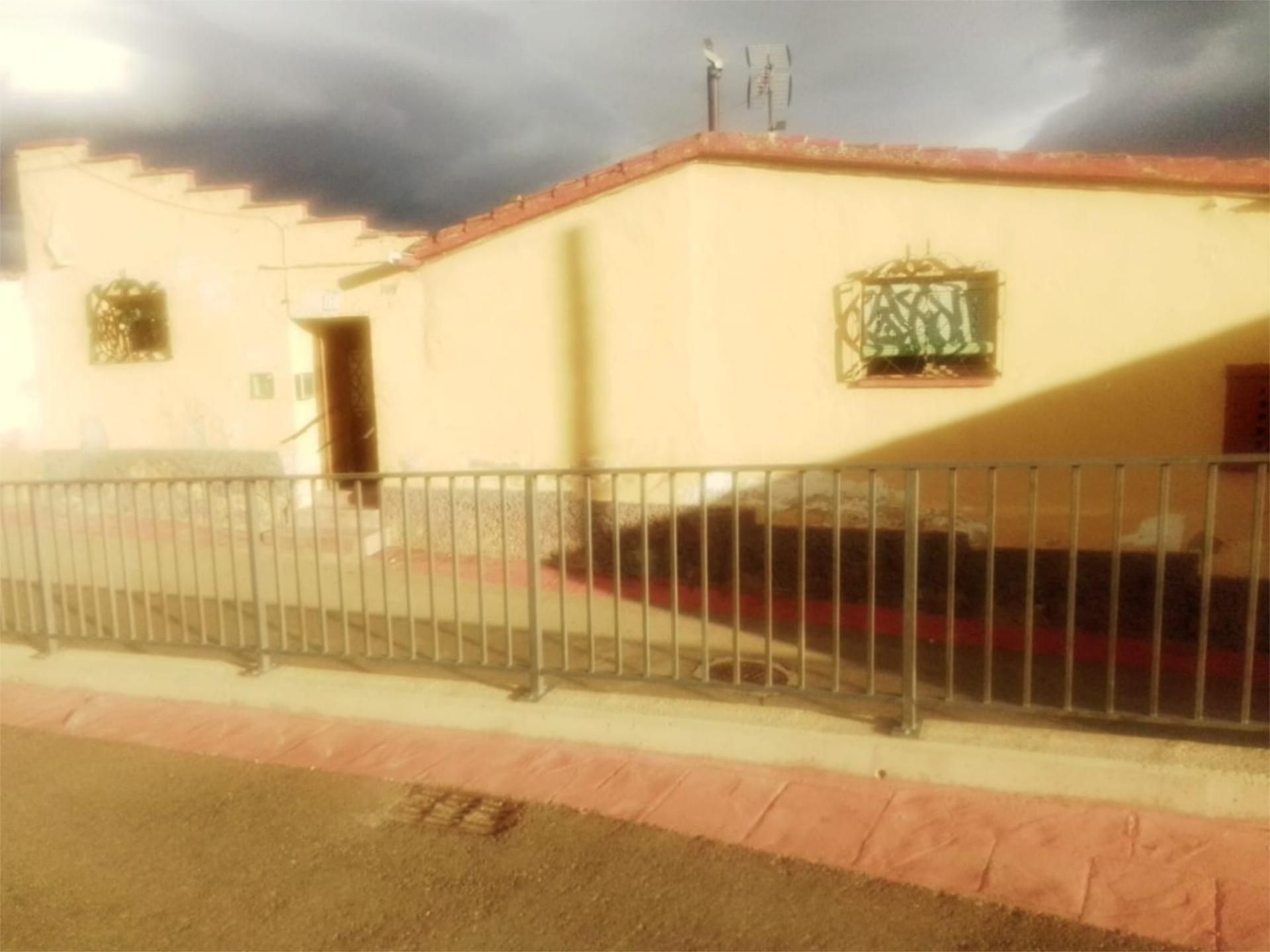 Vista exterior de Casa adosada en venda en Torrellas amb Terrassa