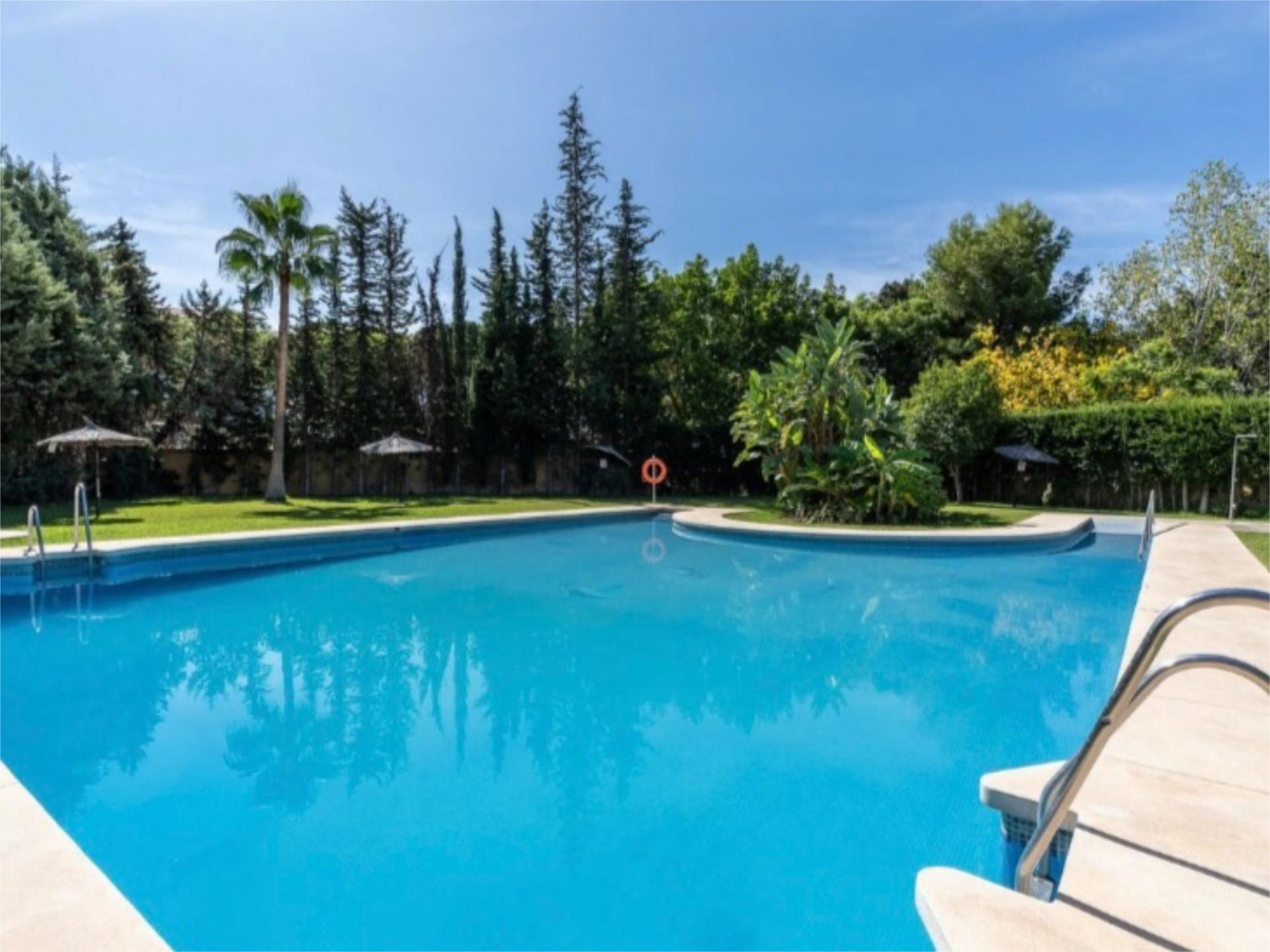 Piscina de Pis en venda en Estepona amb Aire condicionat, Terrassa i Piscina